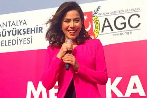 Burcu G&uuml;neş'ten &ccedil;ok anlamlı a&ccedil;ıklama