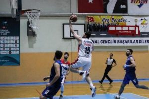 Finalspor uzatmada yıkıldı