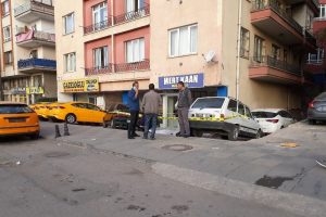 2. kattan d&uuml;şen yaşlı adam hayatını kaybetti