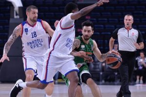 Banvit'te hedef kendi seyircisi &ouml;n&uuml;ne galibiyet