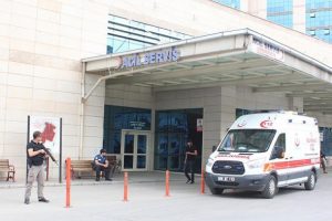 Siirt'te PKK'lı ter&ouml;ristlerin saldırısında bir polis hafif yaralandı