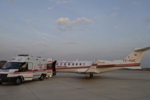 Ambulans u&ccedil;ak R&uuml;zgar bebek i&ccedil;in havalandı