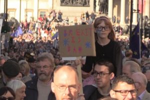 Londra'da y&uuml;zbinler yeni Brexit referandumu i&ccedil;in y&uuml;r&uuml;d&uuml;