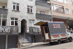 Yıkım kararı verilen o bina boşaltıldı