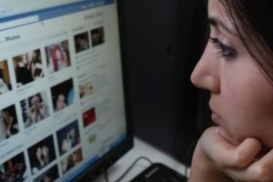 Facebook paylaşımlarından depresyon teşhisi geliyor!