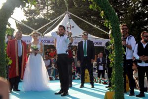 &Ouml;nce 'evet' dedi, ardından ok attı
