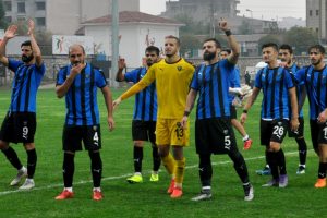 Karacabey Belediyespor evinde galip!
