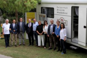 Arıcılık Akademisi kadın ve gen&ccedil;lere arıcılığı sevdirecek