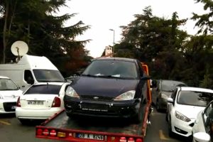 Başkonsolosluktan &ccedil;ekiciyle bir ara&ccedil; &ccedil;ıkarıldı