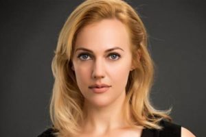 Meryem Uzerli ekranlara d&ouml;n&uuml;yor