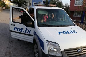 Yiğit Efe'yi okula gitmeye polisler ikna etti