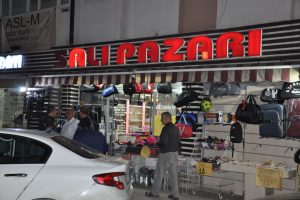 Bursa'da d&uuml;kkan sahibinin tezgah &uuml;zerinde unuttuğu &ccedil;ek ko&ccedil;anı ve parası &ccedil;alındı