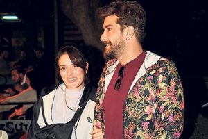 Sıkı dostlar akşam yemeğinde