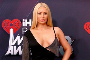 Iggy Azalea'dan bornozlu paylaşım