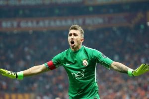 Muslera yeni rekorun peşinde