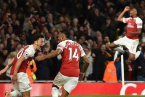 Ada'ya Mesut &Ouml;zil imzası
