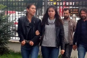 &Uuml;vey kızı tarafından bı&ccedil;aklanan baba can verdi
