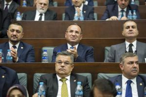 Erdoğan 'Yol arkadaşımı feda edemem' dedi, Bozdağ g&ouml;zyaşlarını tutamadı