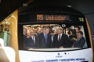 İlk g&uuml;nde 179 bin 612 yolcu taşıdı