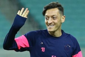 Mesut &Ouml;zil'den ş&uuml;k&uuml;r mesajı