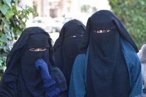 BM İnsan Hakları Komisyonu'ndan, pe&ccedil;e-burka yasağını g&ouml;zden ge&ccedil;irilmesi talebi
