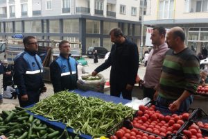 Bursa G&uuml;rsu Belediye Başkanı Işık pazarın nabzını tuttu