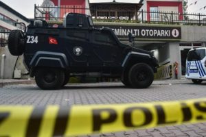 Olay yeri inceleme ekipleri, otoparka geldi