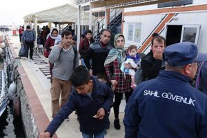 T&uuml;rkiye'nin Atina B&uuml;y&uuml;kel&ccedil;isi &Ccedil;evik: T&uuml;rkiye 1 milyon d&uuml;zensiz g&ouml;&ccedil;meni yakaladı