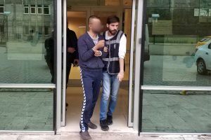 &Ouml;nce darp ettiler sonra parasını aldılar