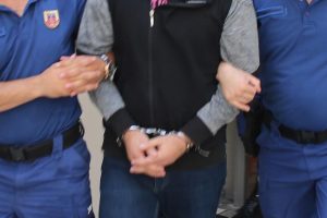 Kırmızı b&uuml;ltenle aranan DEAŞ &uuml;yesi 2 ter&ouml;rist yakalandı