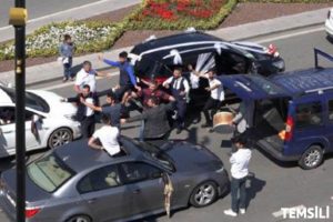 D&uuml;ğ&uuml;n konvoyuna ateş a&ccedil;tı: Yaralılar var