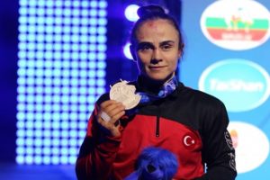 Elif Jale Yeşilırmak'tan g&uuml;m&uuml;ş madalya