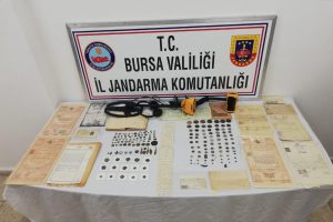 Bursa'da tarihi eser operasyonu! Tam 219 par&ccedil;a...