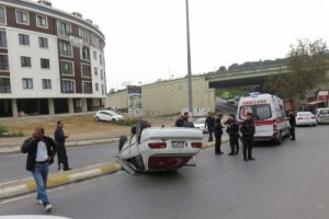 Takla atarak durabildi! 3 yaralı