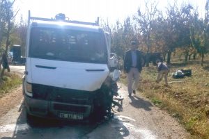 Bursa'da iki kamyonet çarpıştı: 4 kişi yaralandı