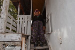 Evine giren hırsızı t&uuml;fekle vurdu