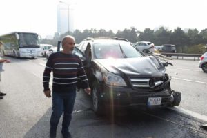 TEM'de 3 ara&ccedil; birbirine girdi