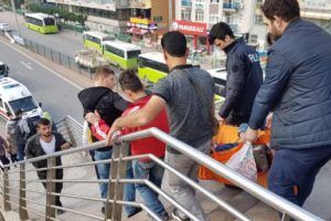 &Uuml;st ge&ccedil;itte korku dolu anlar! Vatandaş ikna etti