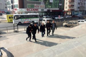Telefon hırsızları yakayı ele verdi