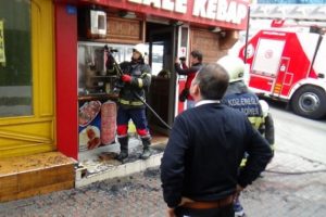 Kebap&ccedil;ıda &ccedil;ıkan yangın korkuttu