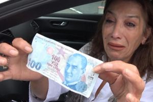 Hı&ccedil;kıra hı&ccedil;kıra ağlamıştı! O taksici konuştu