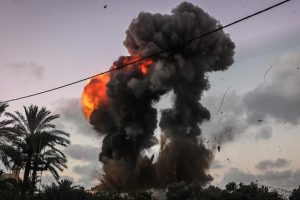 İsrail Gazze'de 3 noktayı bombaladı