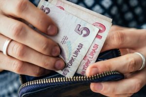 Para, merdiven tutacakları ve kapı kolları hastalık sa&ccedil;ıyor