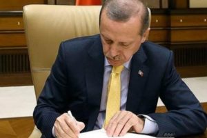 Erdoğan'ın imzasıyla 3 m&uuml;ft&uuml; g&ouml;revden alındı