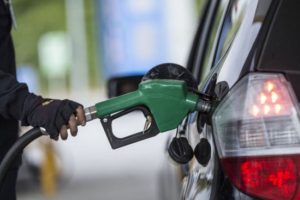 Benzine indirim geldi ama pompaya yansımayacak