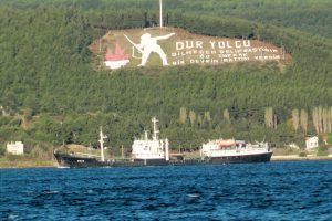 Rus askeri gemisi &Ccedil;anakkale Boğazı'ndan ge&ccedil;ti