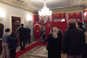Cumhuriyet'in ilk bayrakları Bursa'da sergileniyor