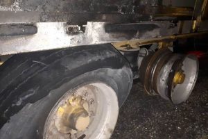 Seyir halinde ki tırın tekeri yandı