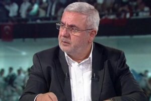 Mehmet Metiner'den Arın&ccedil;'a şok su&ccedil;lama