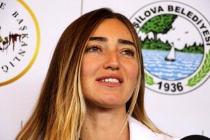 Şahika Erc&uuml;men'in rekor dalışı yarına ertelendi